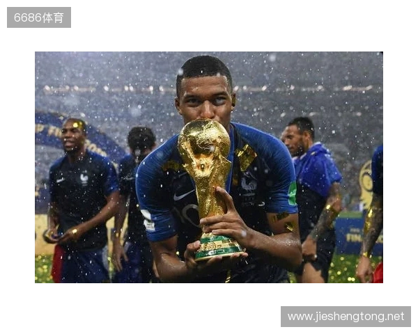 懂球帝2025年10月足坛MVP：姆巴佩蝉联！