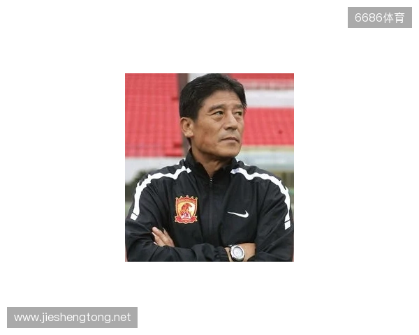 渝媒：李章洙在重庆被球迷请吃火锅，他直接吃的红锅微辣